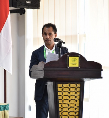 Tgl 28 Moderator Seminar hari kedua 29 9 Dr. Bastian Limahekin SVD