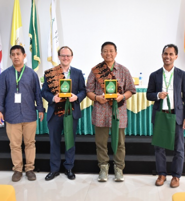 Tgl 28 Para pemateri seminar hari kedua 28 9 didampingi moderator dan Rektor IFTK Ledalero 